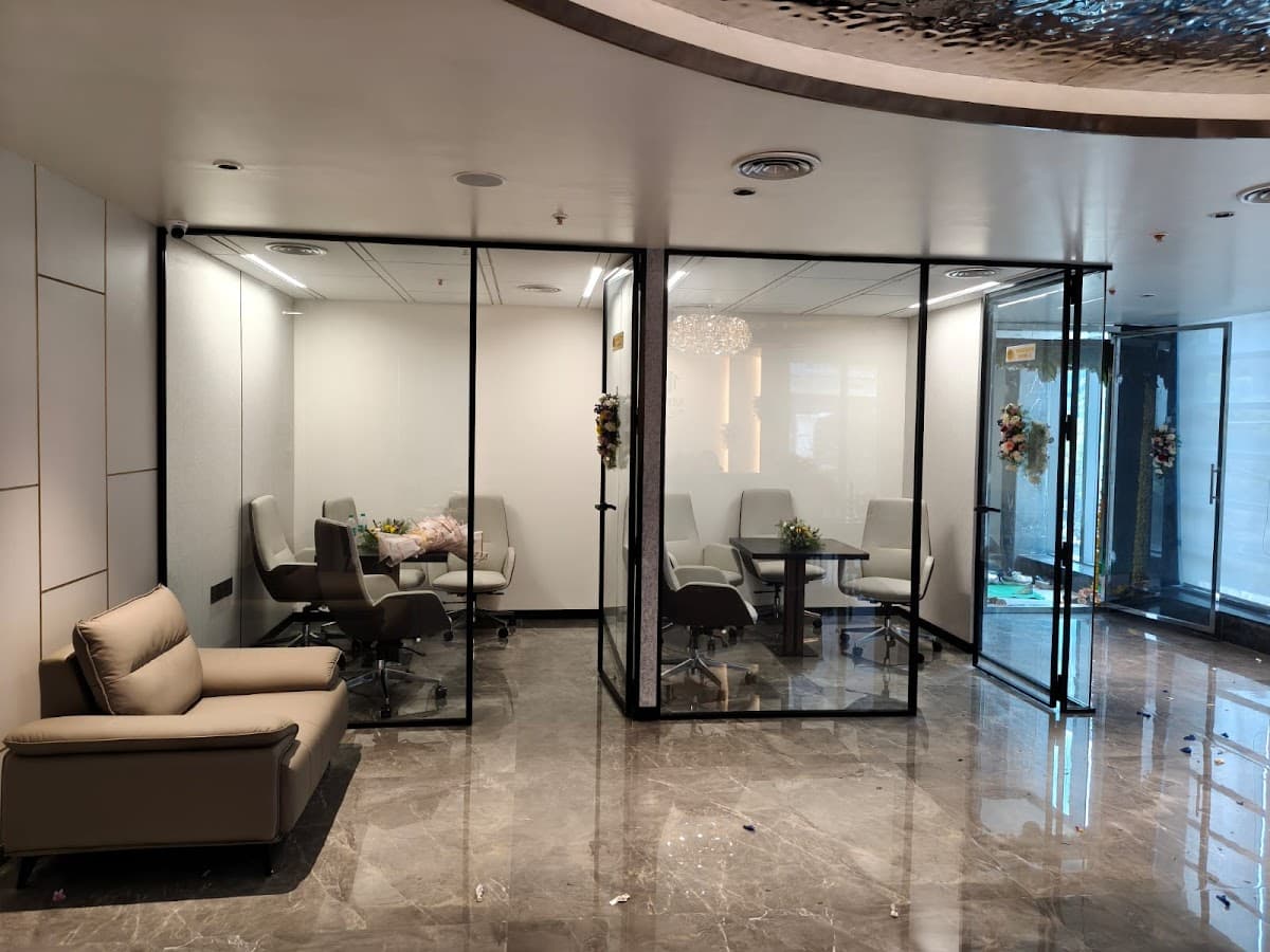 Frameless Inspired Office Partition — VISTALINE partition system